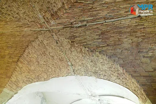 Voutains en croisé d'ogive en briquettes rénové par hydrogommage par MPR façade