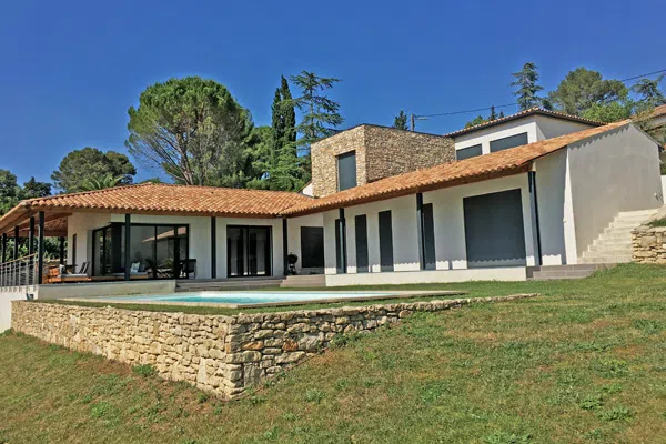 Maison contemporaine avec enduit monocouche à Saint-Clément-de-Rivière