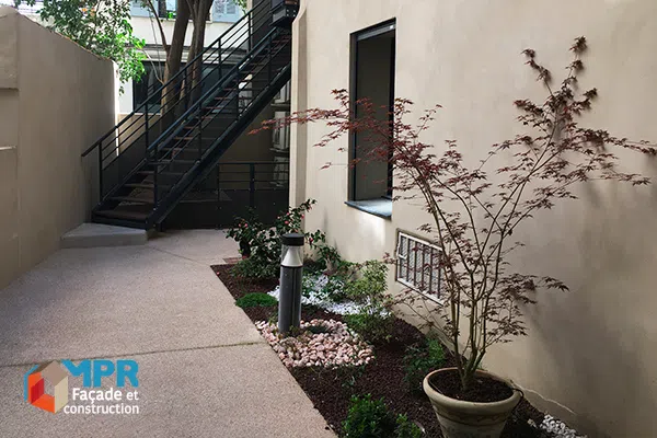 Restauration d'un immeuble près du jardin de la Fontaine à Nîmes